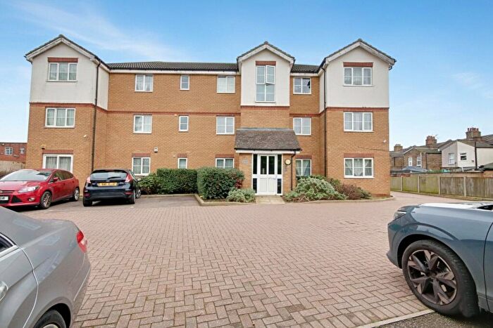 2 Bedroom Flat For Sale In Rossmore Close, Enfield, EN3