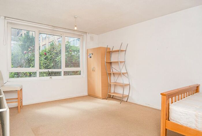 3 Bedroom Town House To Rent In Kirkland Walk, Hackney, E8