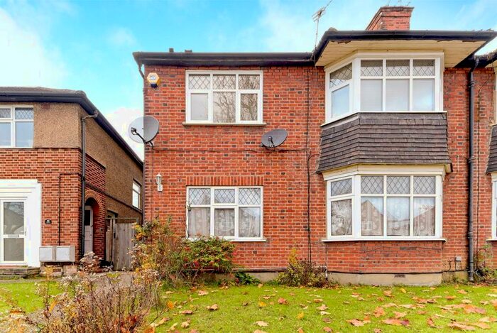 2 Bedroom Flat To Rent In Beechcroft Avenue, Harrow, HA2