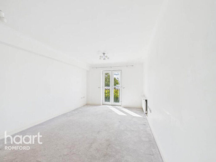 1 Bedroom Retirement Property For Sale In Dolphin Approach, Romford, RM1