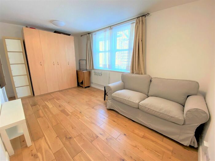 Studio To Rent In Spencer Mews, Hammersmith, London, W6