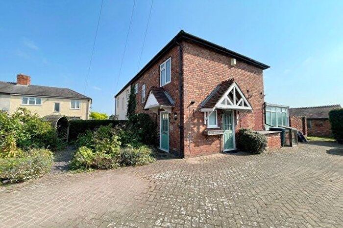 3 Bedroom Property To Rent In Park Lane, Shenstone, WS14