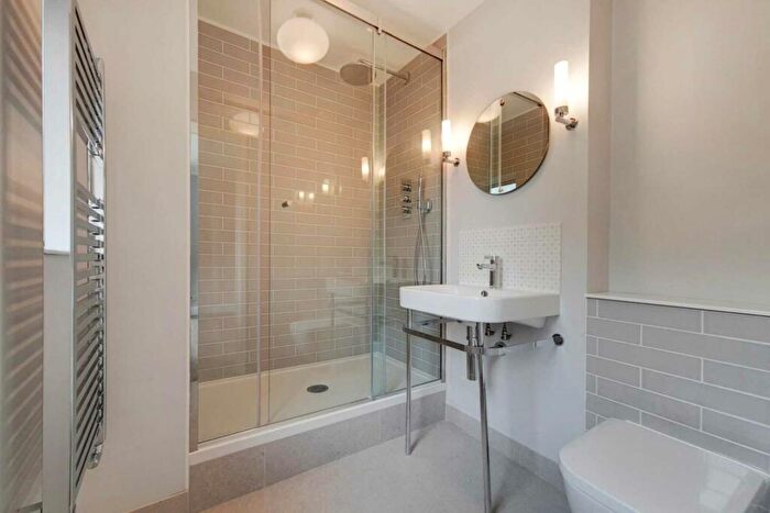 2 Bedroom Apartment To Rent In Spencer Close, Finchley, N3