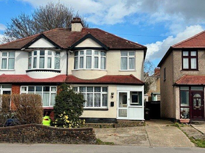 3 Bedroom Semi-Detached House To Rent In North Street, Romford, RM1