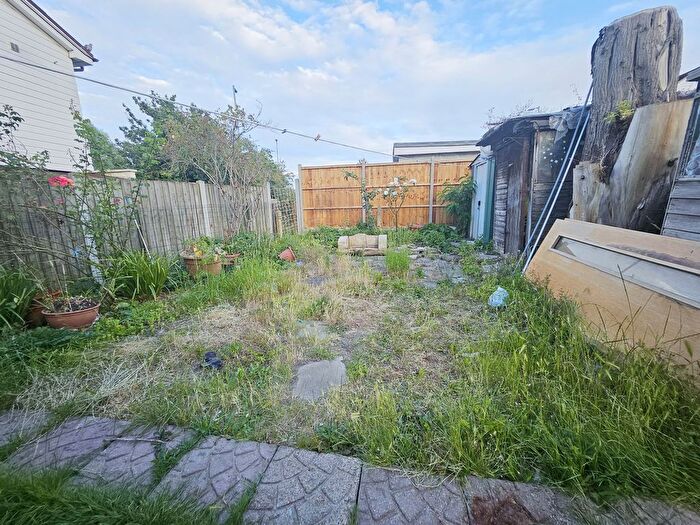 3 Bedroom End Of Terrace House To Rent In Stratford Close, RM10