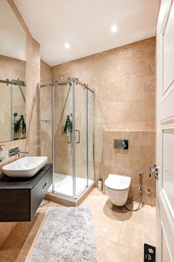 4 Bedroom Flat For Sale In Rutland Court, London, SW7