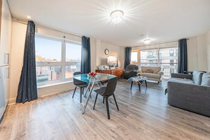 2 Bedroom Apartment For Sale In Windsor Road, Slough, SL1