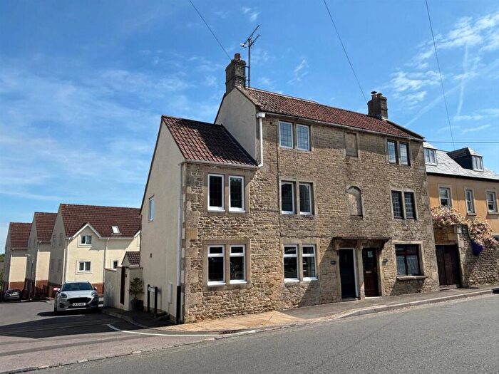 4 Bedroom Semi-Detached House For Sale In London Road, Chippenham, SN15