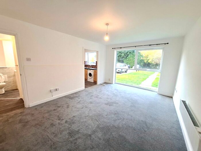2 Bedroom Flat To Rent In Roydon Court, Hemel Hempstead, HP2