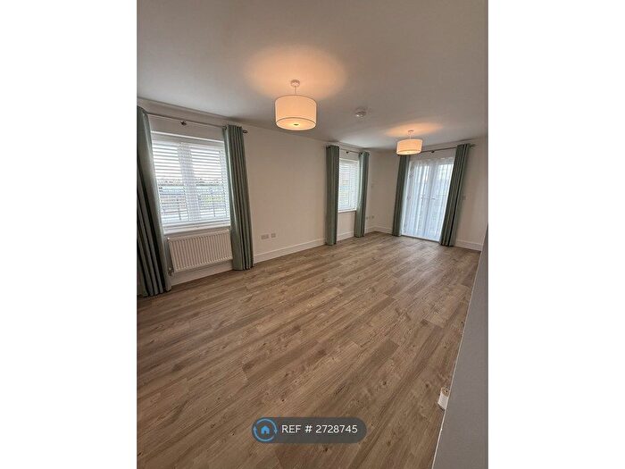 2 Bedroom Flat To Rent In Burton Agnes Avenue, Didcot, OX11