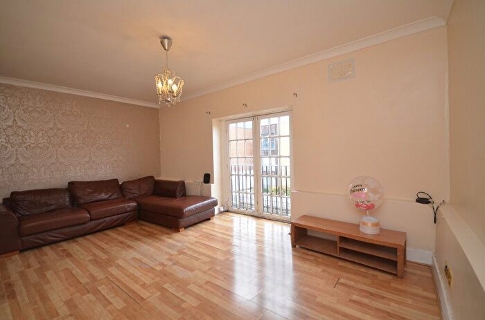2 Bedroom Flat To Rent In Regal Row, London, SE15