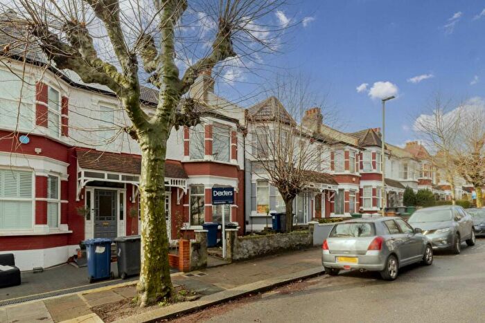 3 Bedroom Terraced House To Rent In Bow Lane, North Finchley, N12