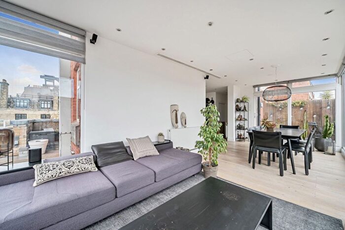 2 Bedroom Flat To Rent In Hallam Court, Mayfair, London, W1W