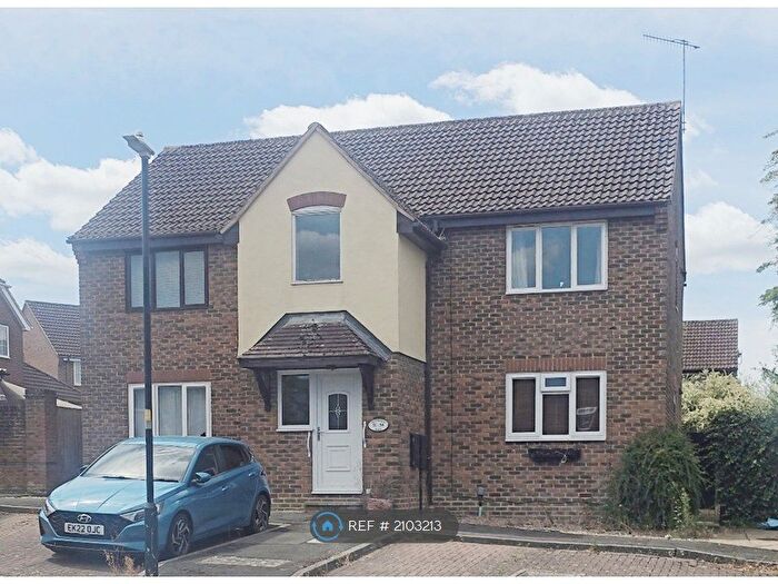 1 Bedroom Flat To Rent In Chatsworth Road, Swindon, SN25