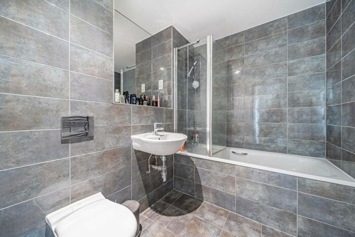 1 Bedroom Flat For Sale In East Thames House, Poplar, London, E14