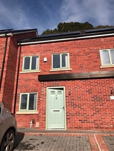 3 Bedroom Town House To Rent In Berrystorth Close, Sheffield, S14