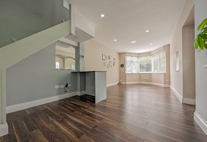 1 Bedroom End Of Terrace House To Rent In Redway Drive, Twickenham, TW2