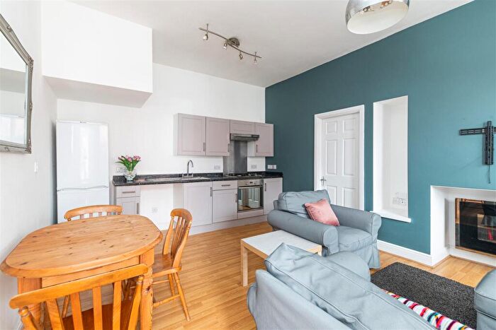 2 Bedroom Flat To Rent In Trewhitt Road, Heaton, Newcastle Upon Tyne, NE6