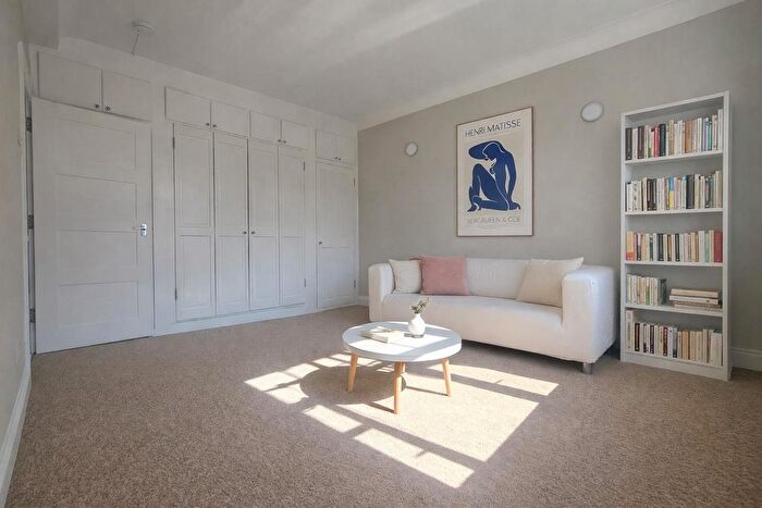 Studio To Rent In Belsize Grove, Belsize Park, NW3