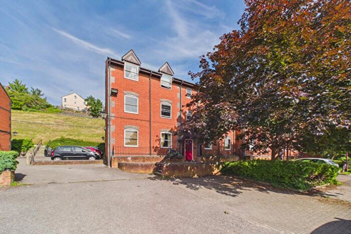 2 Bedroom Flat For Sale In Lynden Mews, Dale Road, Reading, Berkshire, RG2
