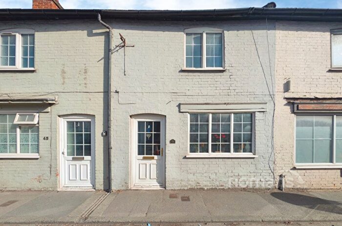 3 Bedroom Terraced House For Sale In East Street, Farnham, Surrey, GU9