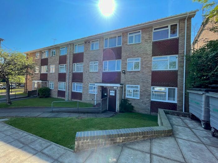2 Bedroom Flat To Rent In Malzeard Road, Luton, LU3