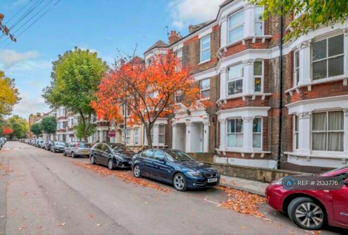 3 Bedroom Flat To Rent In College Place, London, NW1