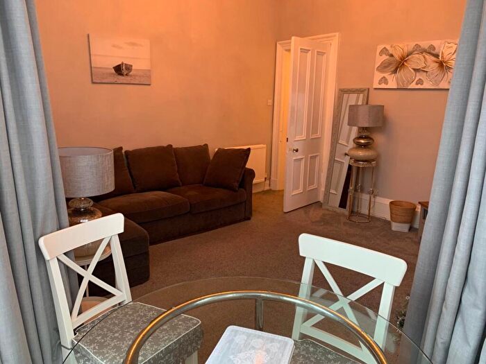2 Bedroom Apartment To Rent In Lawrence Street, Glasgow, G11