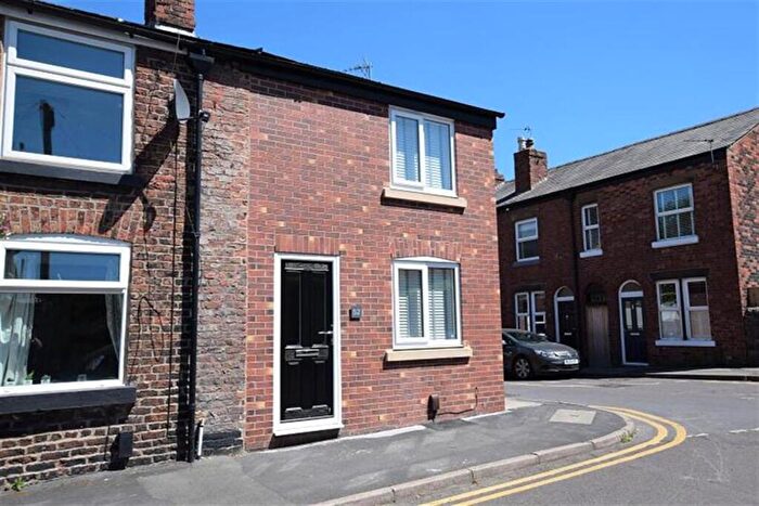 2 Bedroom End Of Terrace House To Rent In Fountain Street, Macclesfield, SK10