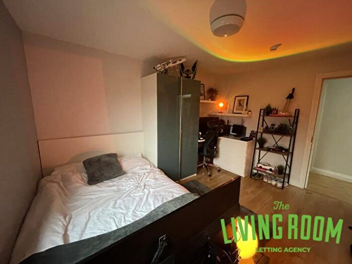 5 Bedroom Flat To Rent In Library Court, Fairoak Road, Cathays, CF24