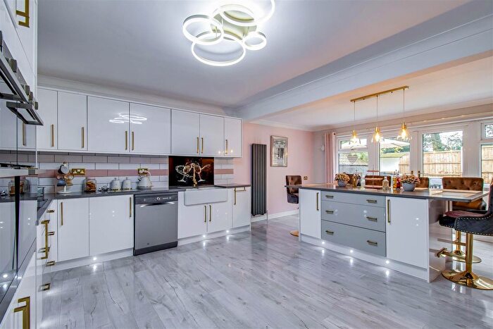 5 Bedroom Detached Bungalow For Sale In Mackie Hill Close, Crigglestone, WF4