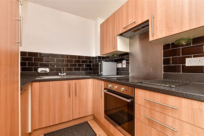 2 Bedroom Flat For Sale In Schoolgate Drive, Morden, Surrey, SM4