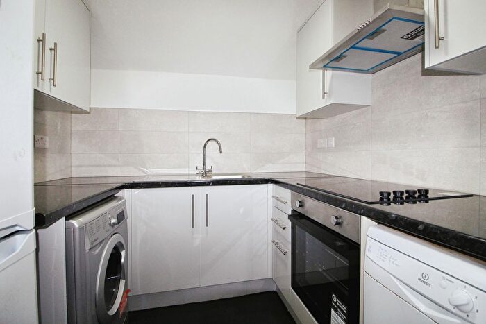 1 Bedroom Studio To Rent In Colwyn Green, Snowdon Drive, Kingsbury, NW9