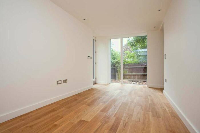 1 Bedroom Flat To Rent In Dulwich Road, London, SE24
