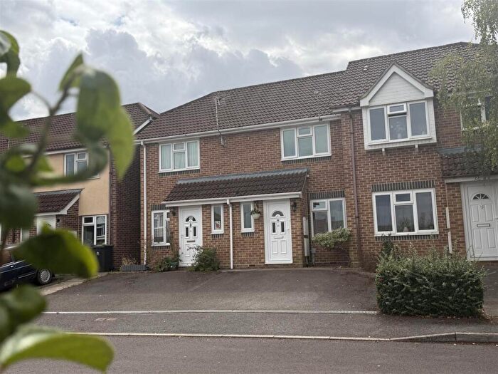 2 Bedroom House For Sale In Woodsage Drive, Gillingham, SP8