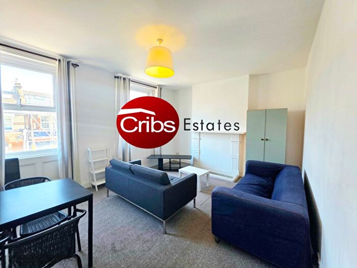3 Bedroom Flat To Rent In High Street Colliers Wood, Colliers Wood, London, SW19