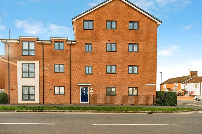 2 Bedroom Apartment For Sale In Putman Street, Aylesbury, HP19