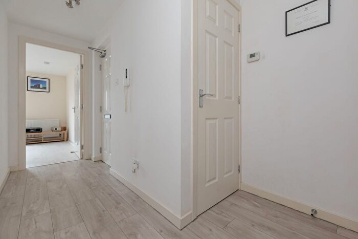 1 Bedroom Flat For Sale In Flat, Waterfront Park, Edinburgh, EH5