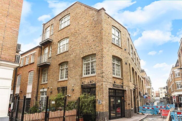 Flat To Rent In Chapel Place, Shoreditch, EC2A