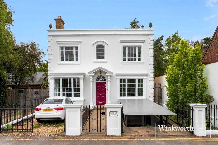 4 Bedroom Detached House For Sale In Camlet Way, Hadley Common, EN4