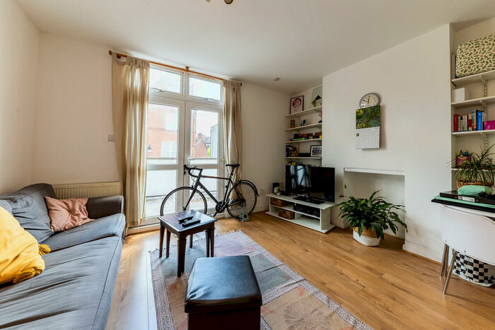 1 Bedroom Apartment To Rent In Mount Pleasant Crescent, N4