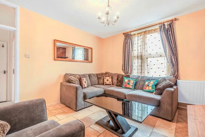 3 Bedroom Flat To Rent In Nine Elms, Nine Elms, London, SW8