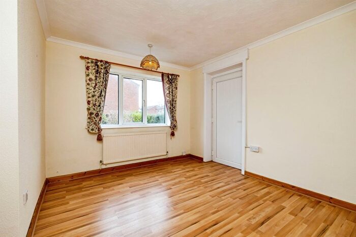 2 Bedroom Detached Bungalow For Sale In Dellfield Avenue, Lincoln, LN6