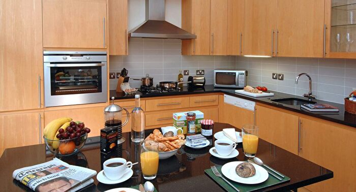 4 Bedroom Flat To Rent In Prince Of Wales Terrace, London, W8