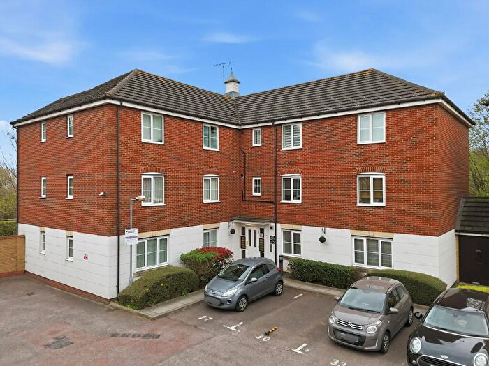 2 Bedroom Apartment For Sale In Sachfield Drive, Chafford Hundred, Grays, RM16