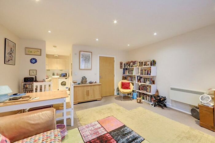 2 Bedroom Flat For Sale In Desvignes Drive, Hither Green, London, SE13