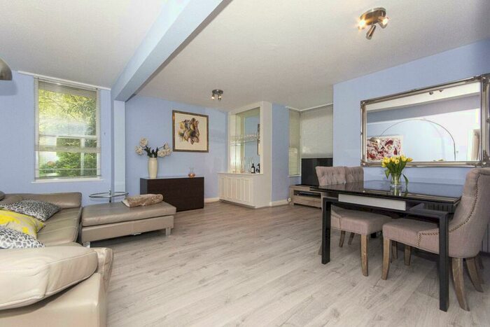 2 Bedroom Apartment To Rent In Peregrine House, Clapham Junction, SW11