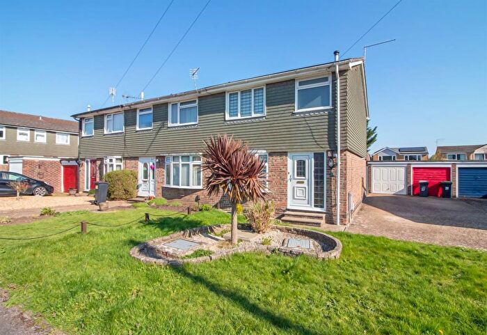 3 Bedroom Terraced House For Sale In Granada Close, Cowplain, PO8