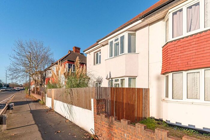 4 Bedroom Flat For Sale In Malden Way, New Malden, KT3