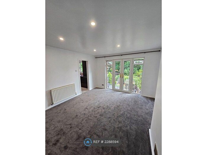 2 Bedroom Maisonette To Rent In Woodland Close, Southampton, SO18